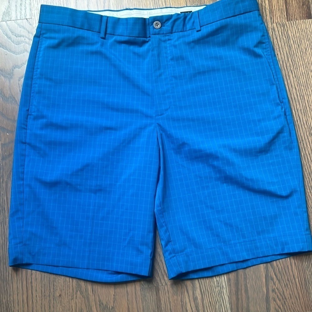 Greg Norman Collection Men's Blue Shorts 36 in waist X 9.5 in length fla…